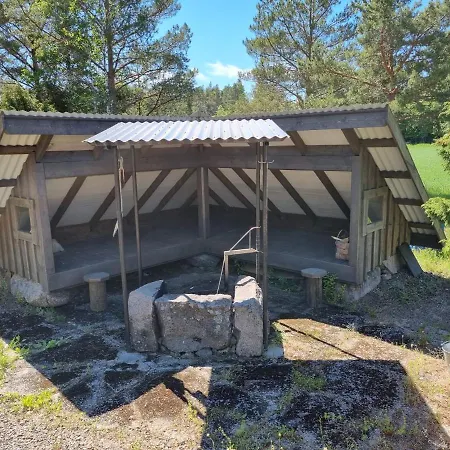 Saaristotila Jackois * Inio