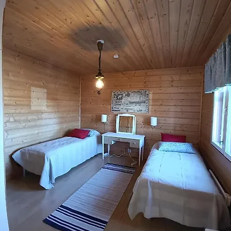 Saaristotila Jackois * Inio